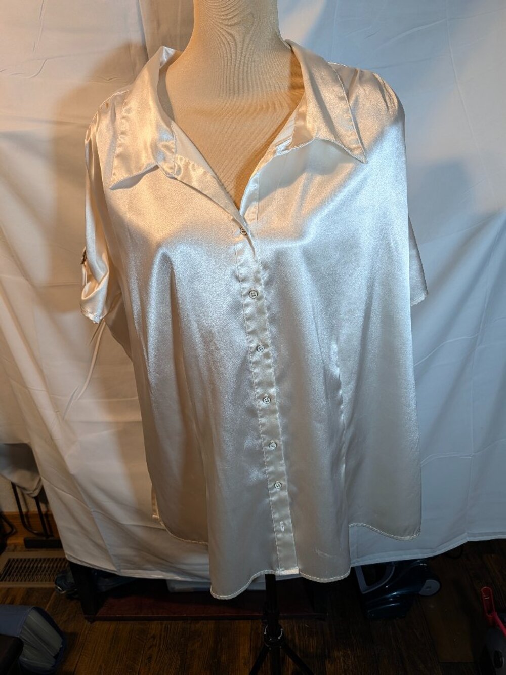 Cato Woman Blouse Sz 22/24W Off White Short Sleeve Buckle Button Up Chic Sporty